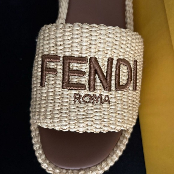 Fendi Roma Raffia Slides – Women’s Size 40.5 (US 10.5) – New With Box - Picture 2 of 5